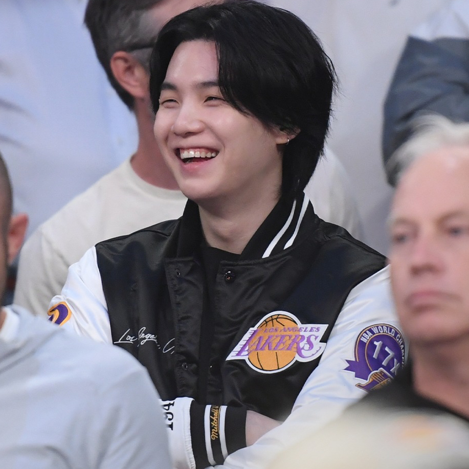 Foto aktivitas terbaru SUGA (BTS)