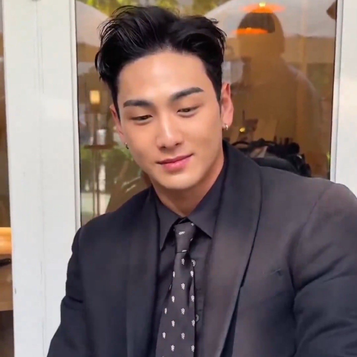Behind-the-scenes cut of Baekho