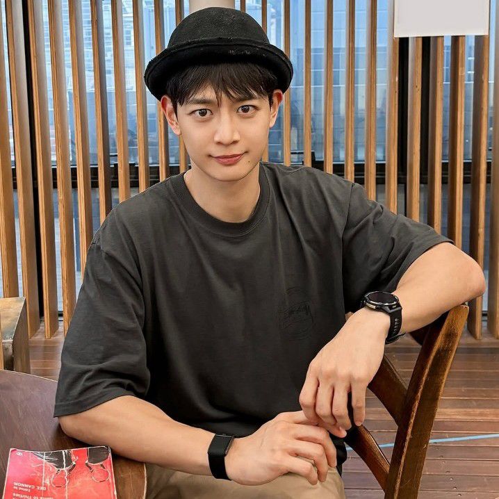 Behind-the-scenes cut of Minho (SHINee)