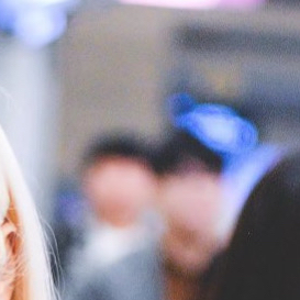 A moment captured by Gong Jiho's fan
