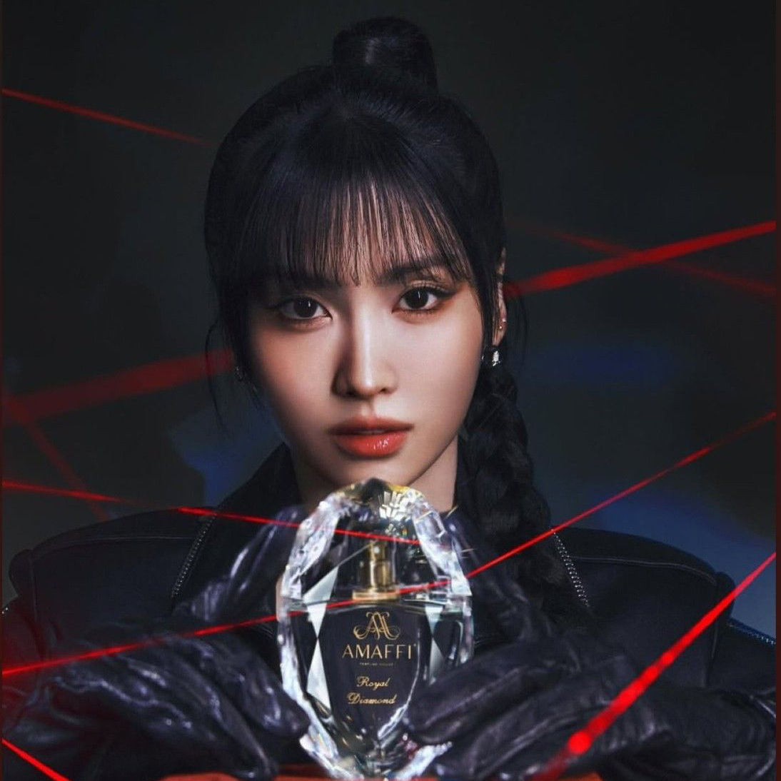 Foto aktivitas terbaru Momo (TWICE)