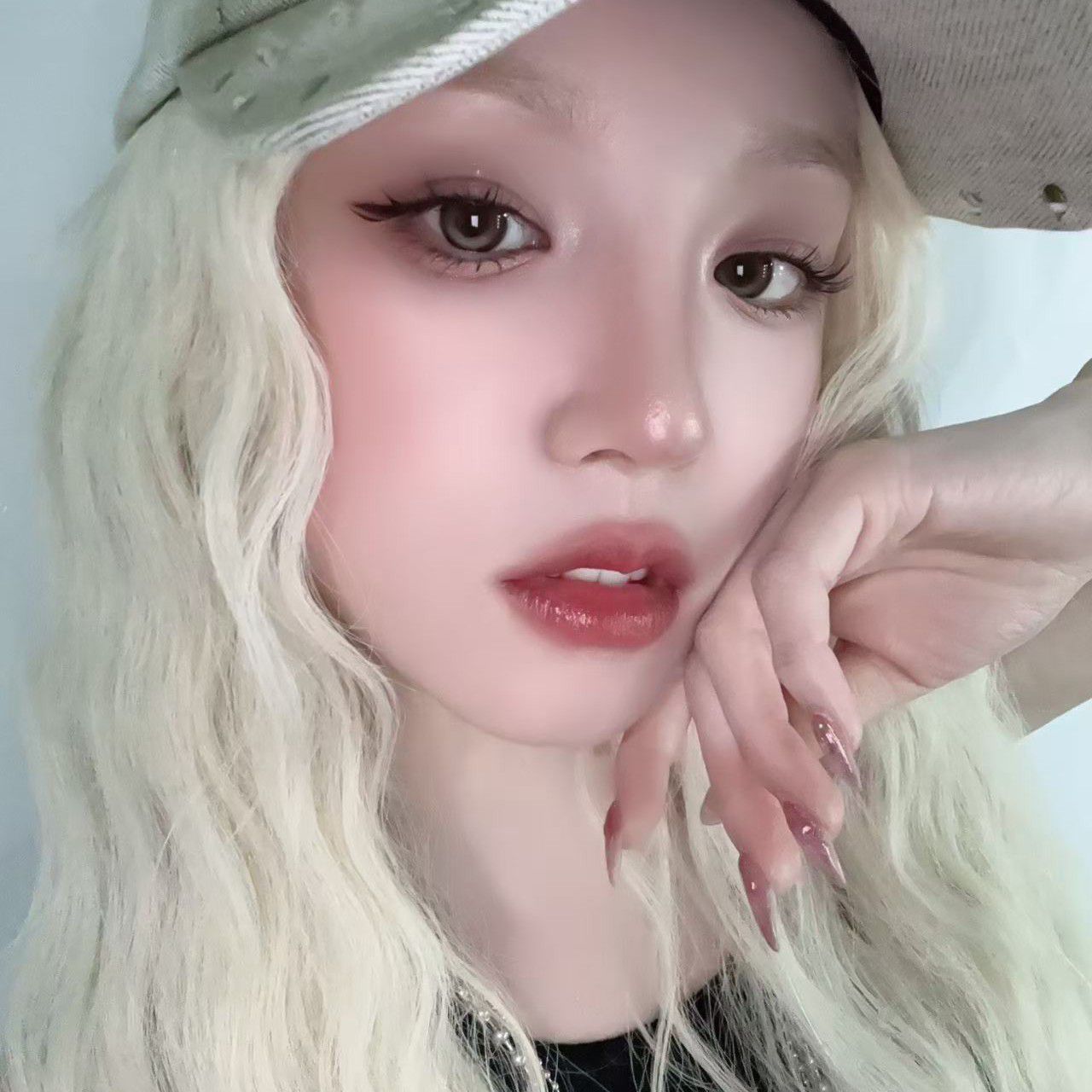 Recent activity shot of Yuqi (i-dle)