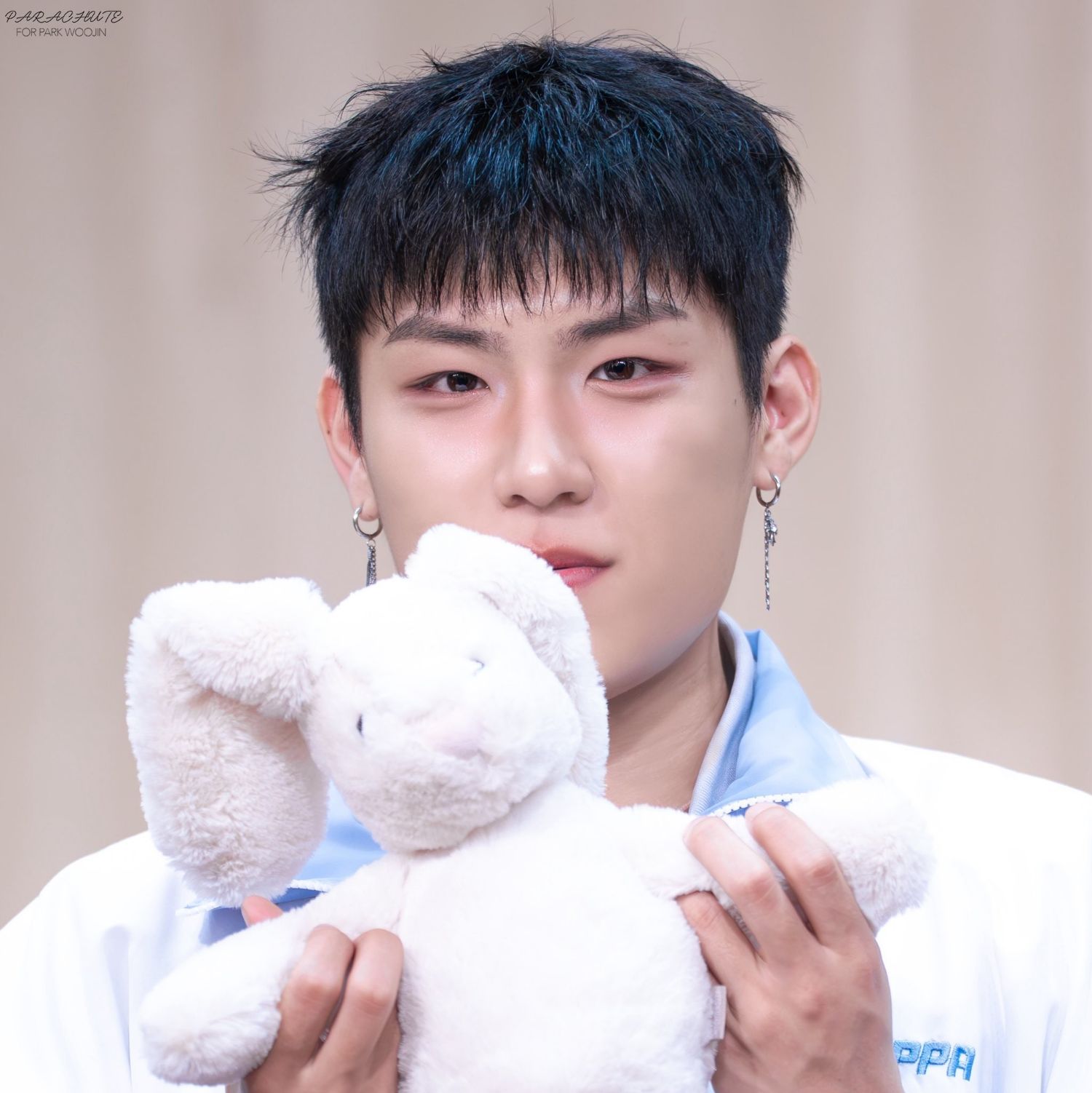 A moment captured by Park Woojin (AB6IX)'s fan