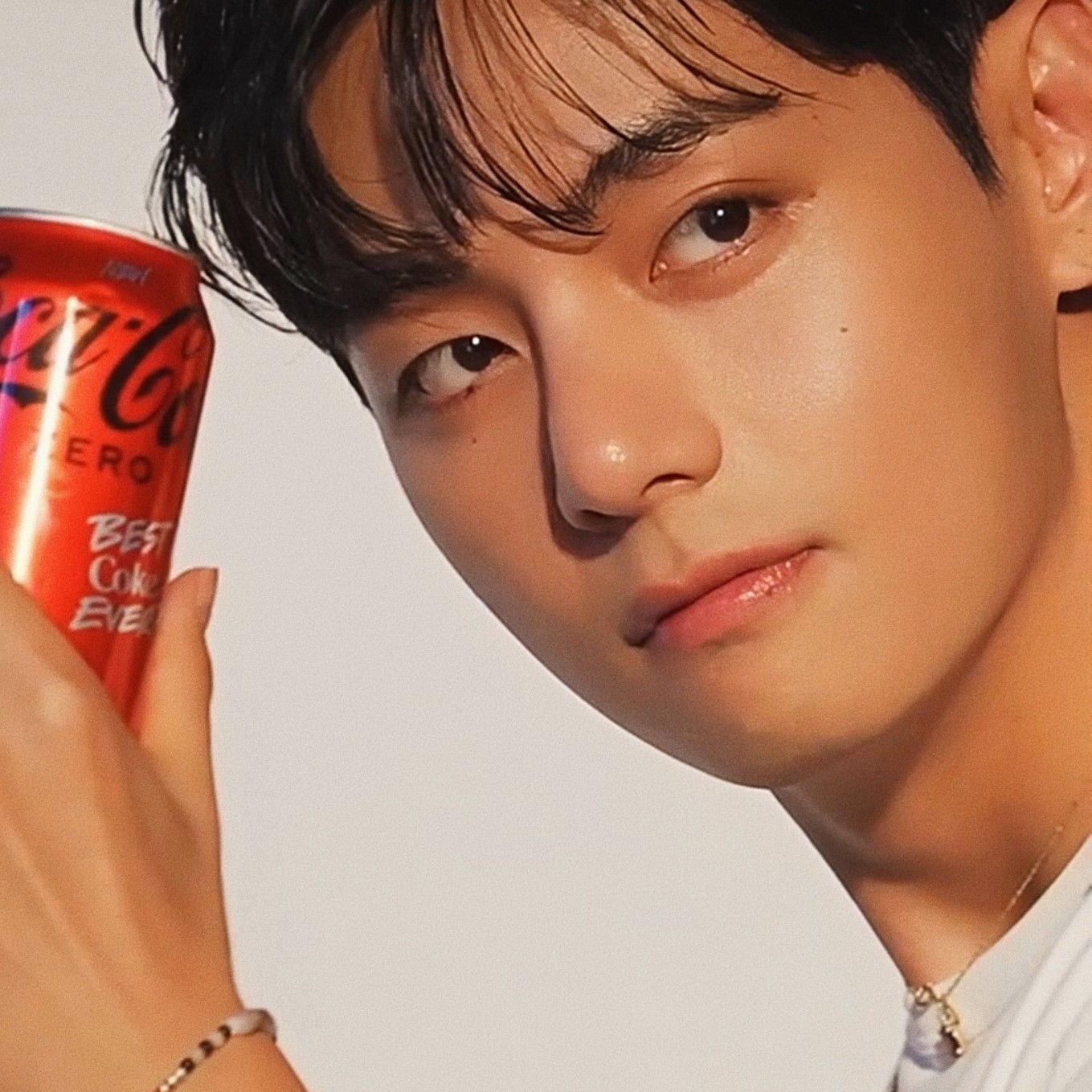 Latest photo of V (BTS)