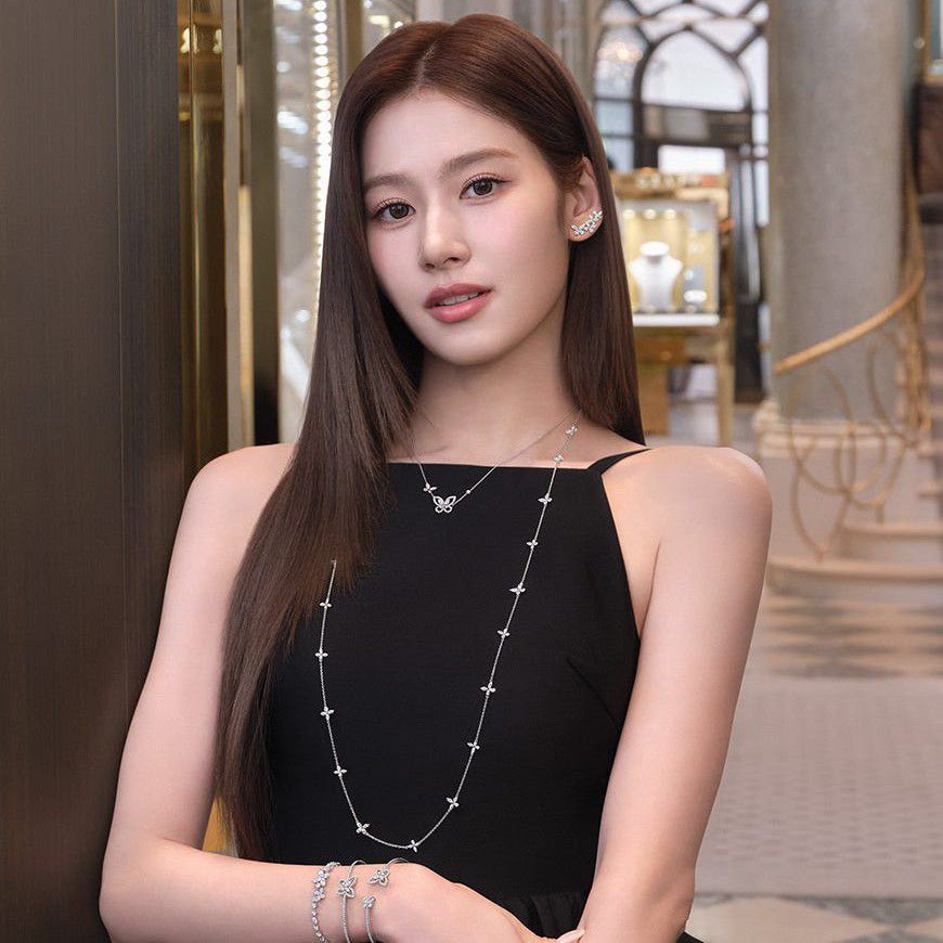 Sana (TWICE)的最新照片