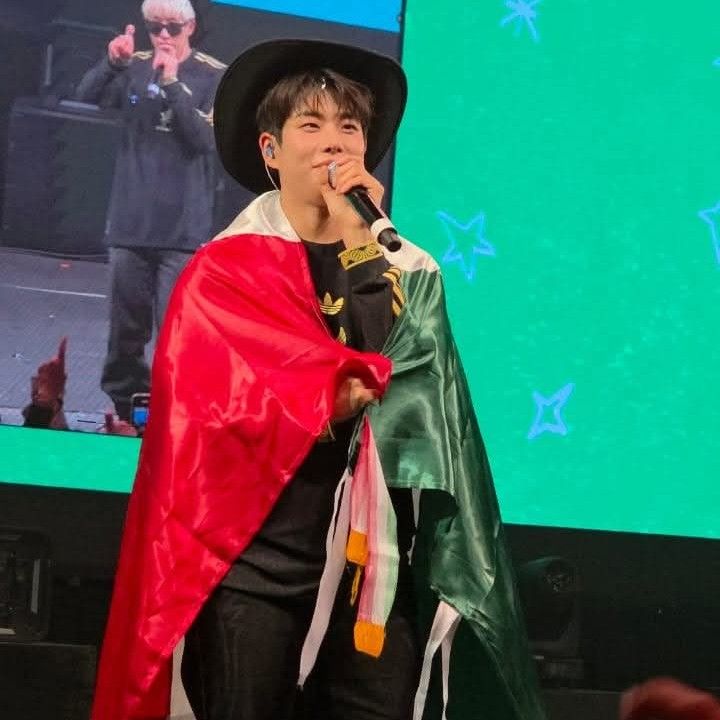 A moment captured by MJ (ASTRO)'s fan