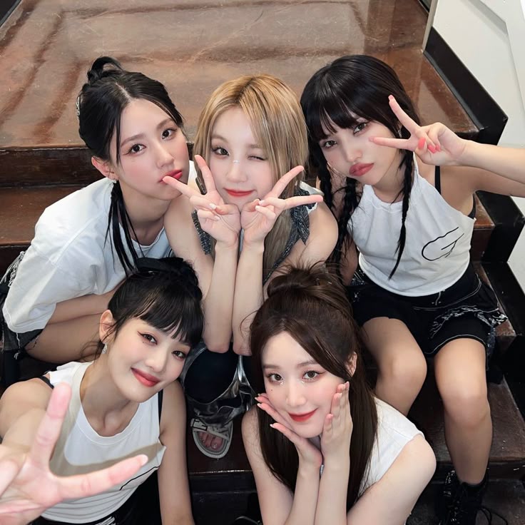 Behind-the-scenes cut of i-dle