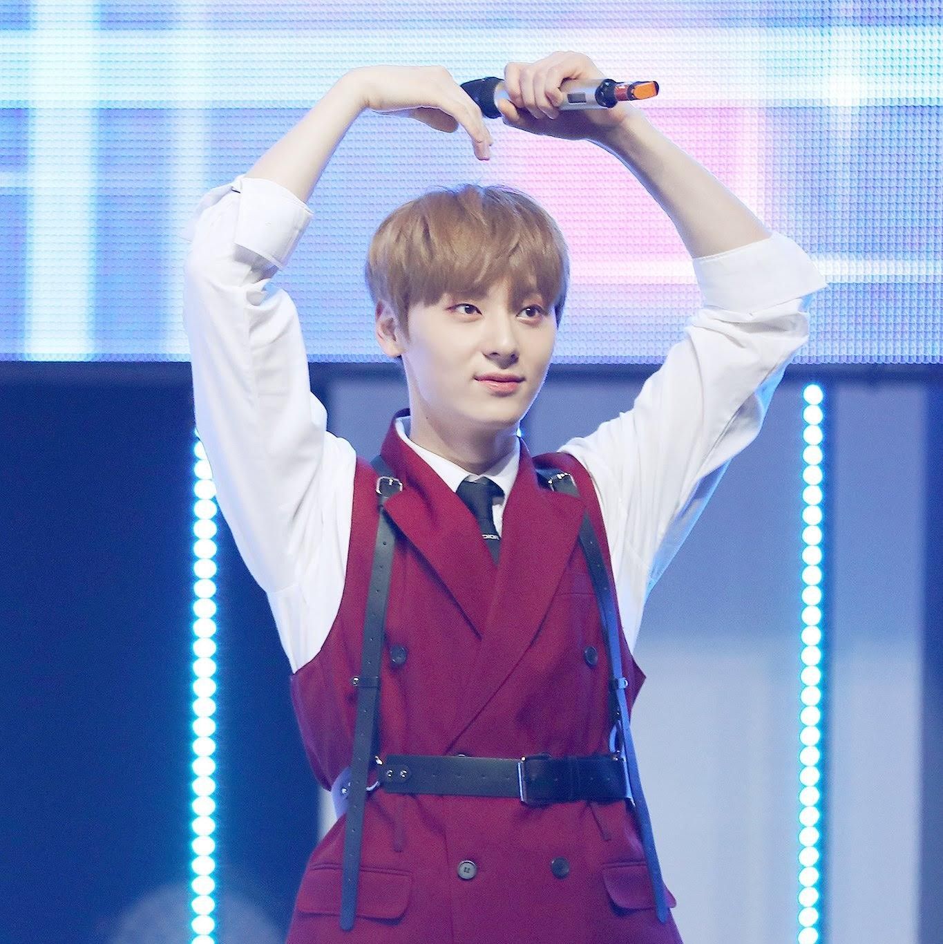 Foto aktivitas terbaru Hwang Minhyun