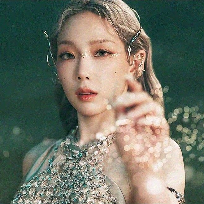 Behind-the-scenes cut of Taeyeon (Girls' Generation)