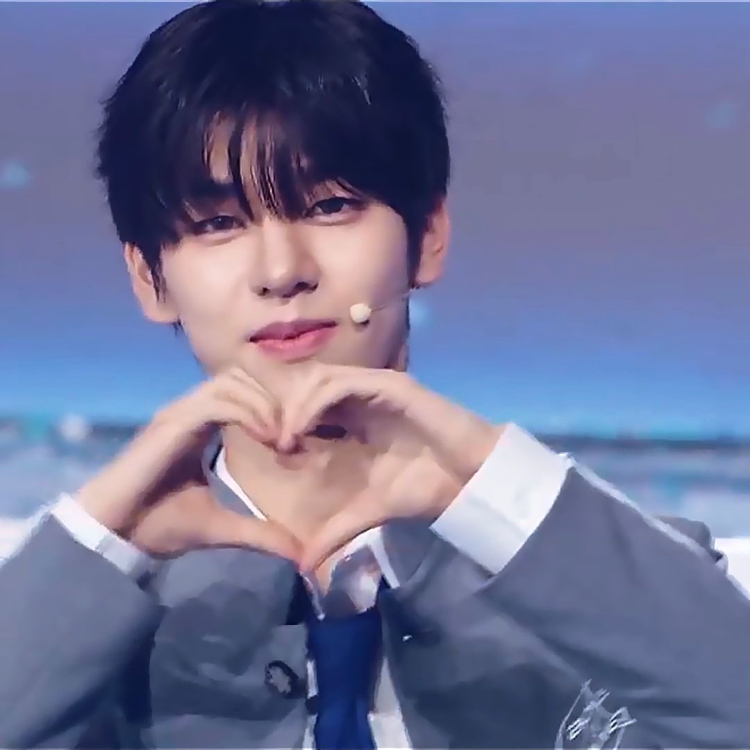 A moment captured by Kim Dongyun (DRIPPIN)'s fan