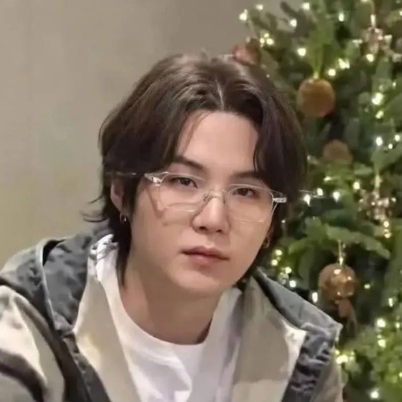 Foto terbaru SUGA (BTS)