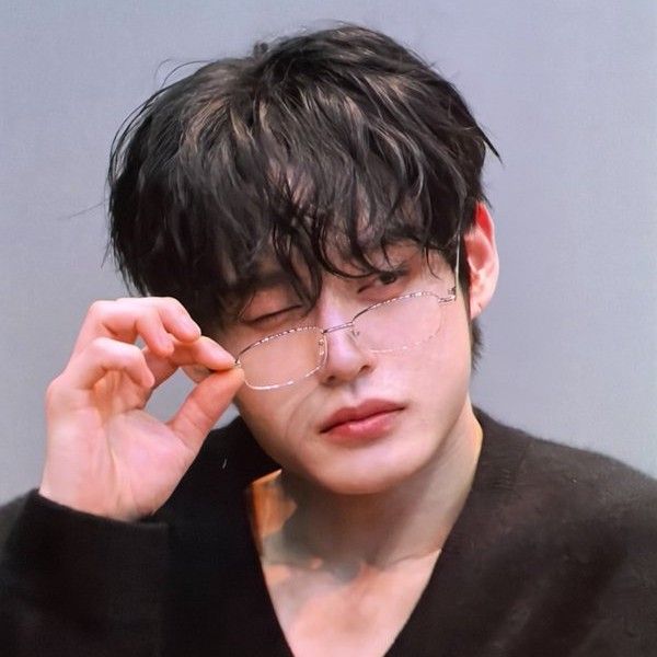 Recent activity shot of Kim Jiwoong (ZEROBASEONE)