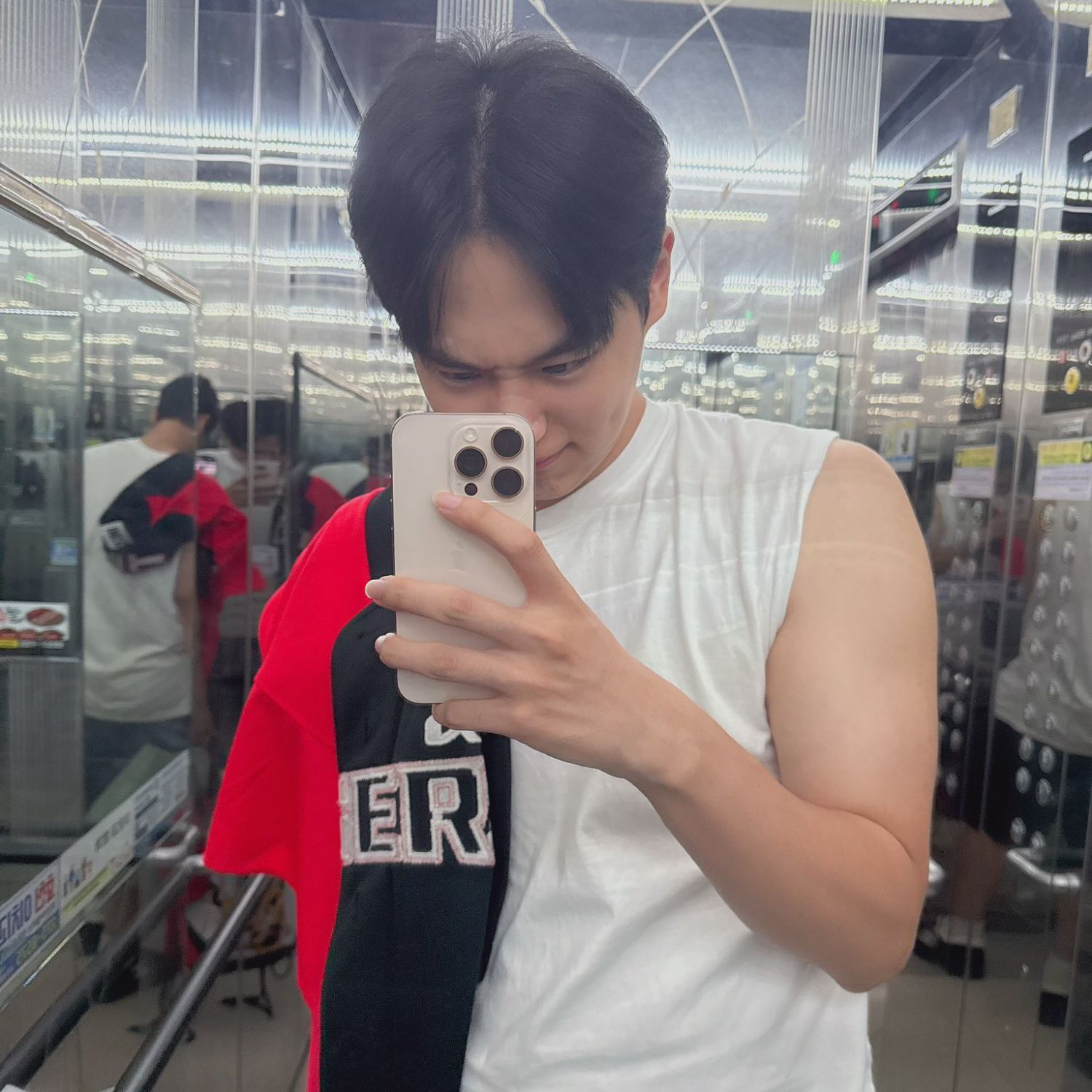 Behind-the-scenes cut of Choi Byungchan