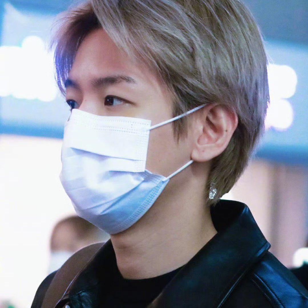 백현 (EXO)의 최신 사진