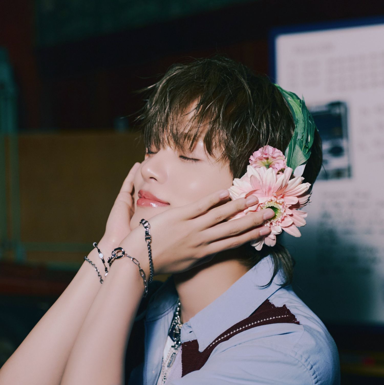 A moment captured by Lee Daehwi (AB6IX)'s fan