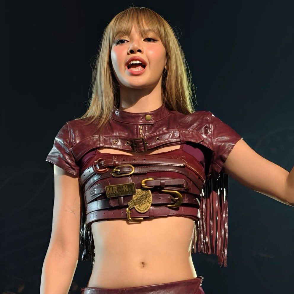 Lisa (BLACKPINK)的最新照片
