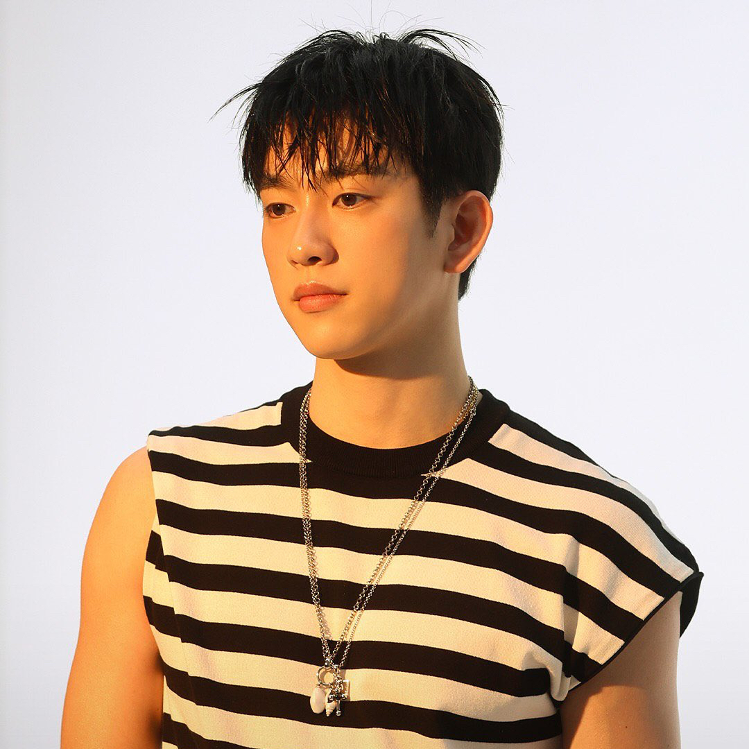 Behind-the-scenes cut of Jinyoung (GOT7)