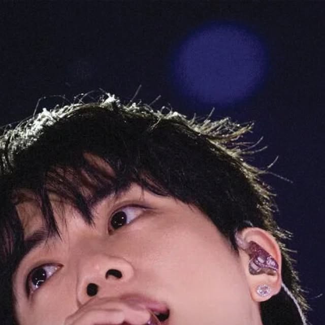 Must-see popular post of 진 (방탄소년단), your favorite