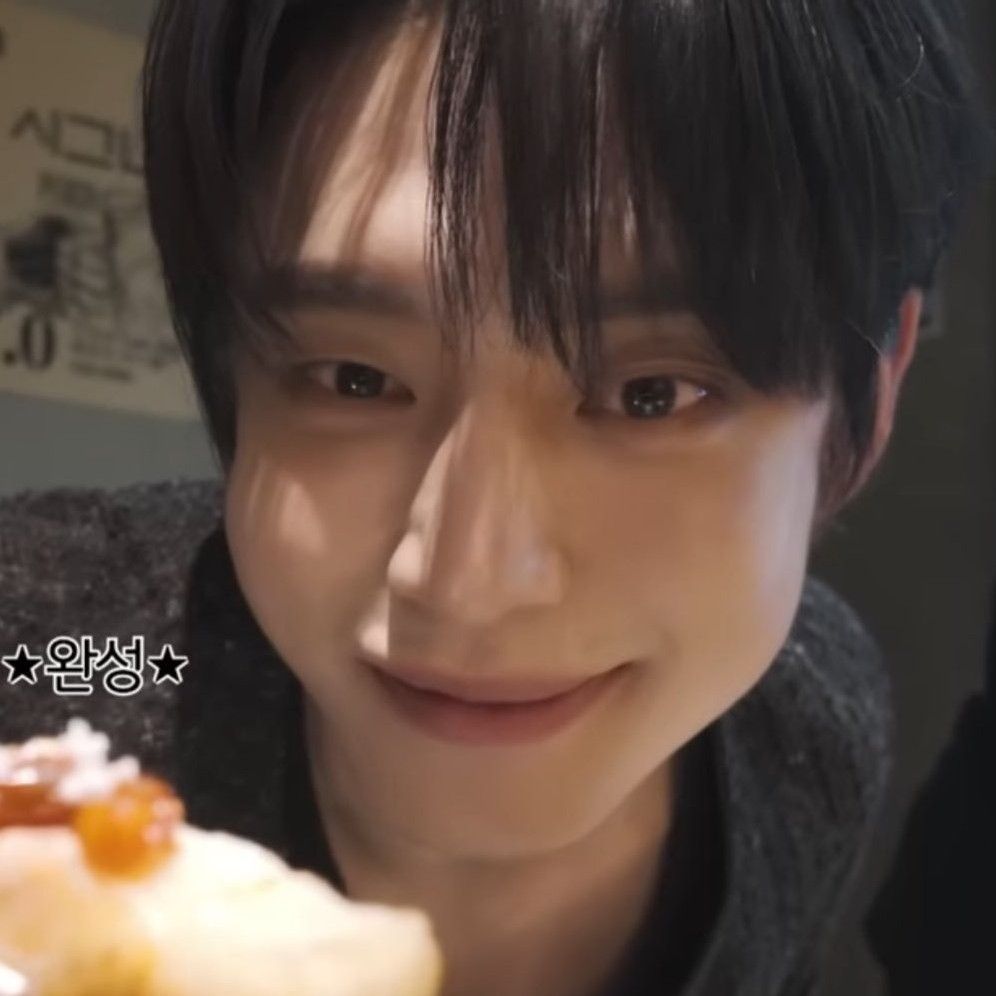 Latest photo of Kim Jiwoong (ZEROBASEONE)