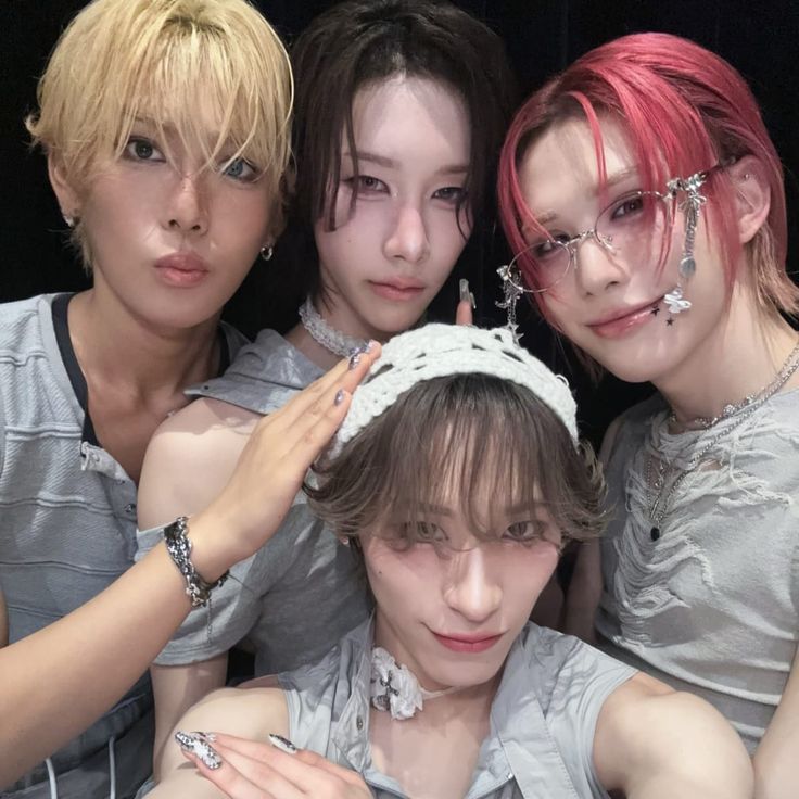 A moment captured by XLOV's fan