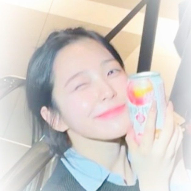 Behind-the-scenes cut of Baek Jiheon (fromis_9)