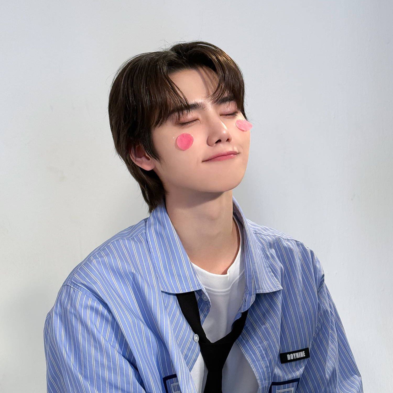 Potret di balik layar Minhee (CRAVITY)