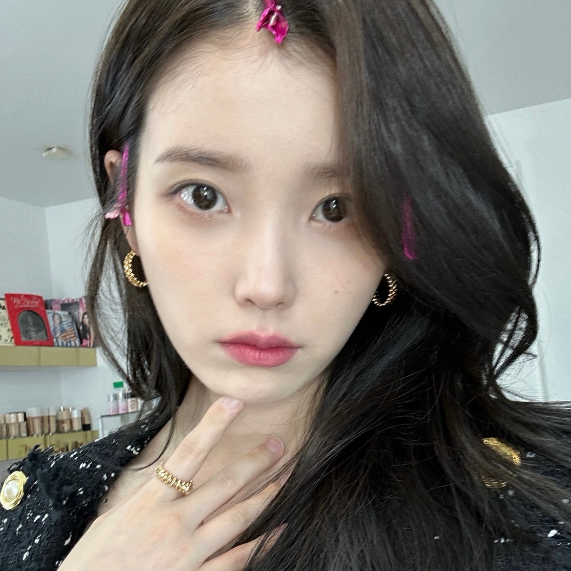 Behind-the-scenes cut of IU