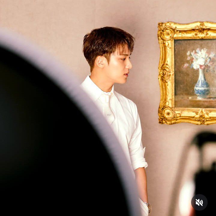Behind-the-scenes cut of SEVENTEEN