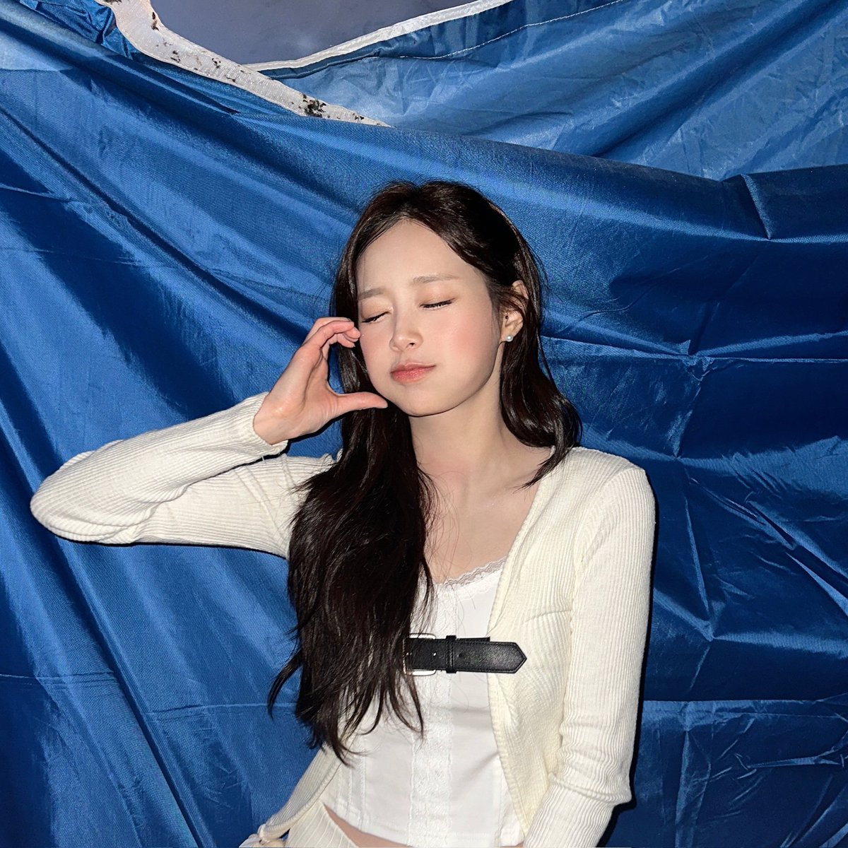 Behind-the-scenes cut of Chuu