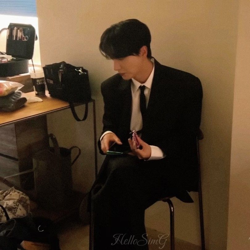 Behind-the-scenes cut of Leeteuk (Super Junior)