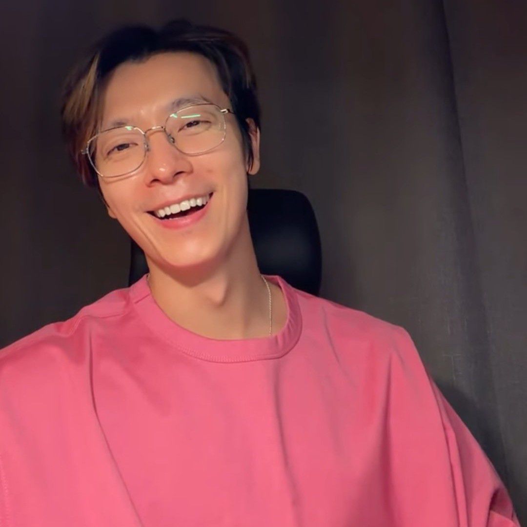 Behind-the-scenes cut of Donghae (Super Junior)