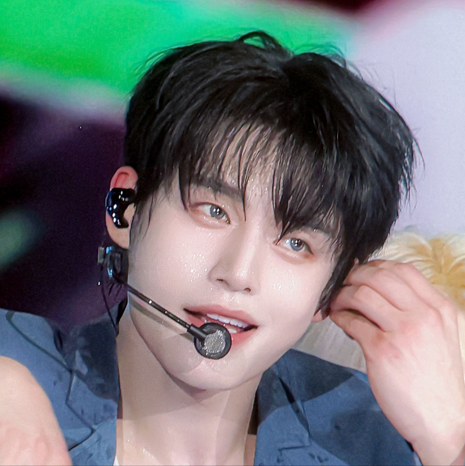 Behind-the-scenes cut of Kim Jiwoong (ZEROBASEONE)