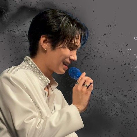 A moment captured by Rocky's fan