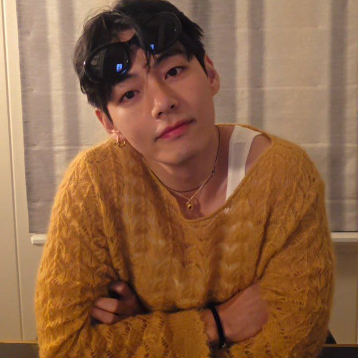 Latest photo of V (BTS)