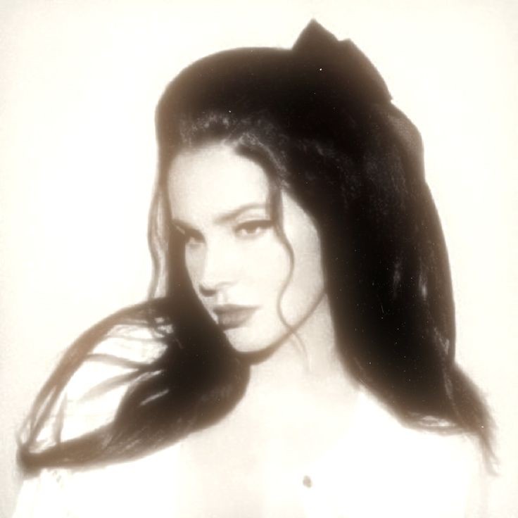 Recent activity shot of Lana del Rey