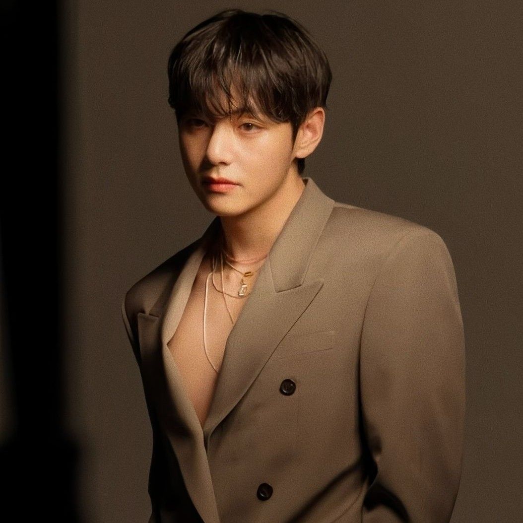 Behind-the-scenes cut of V (BTS)