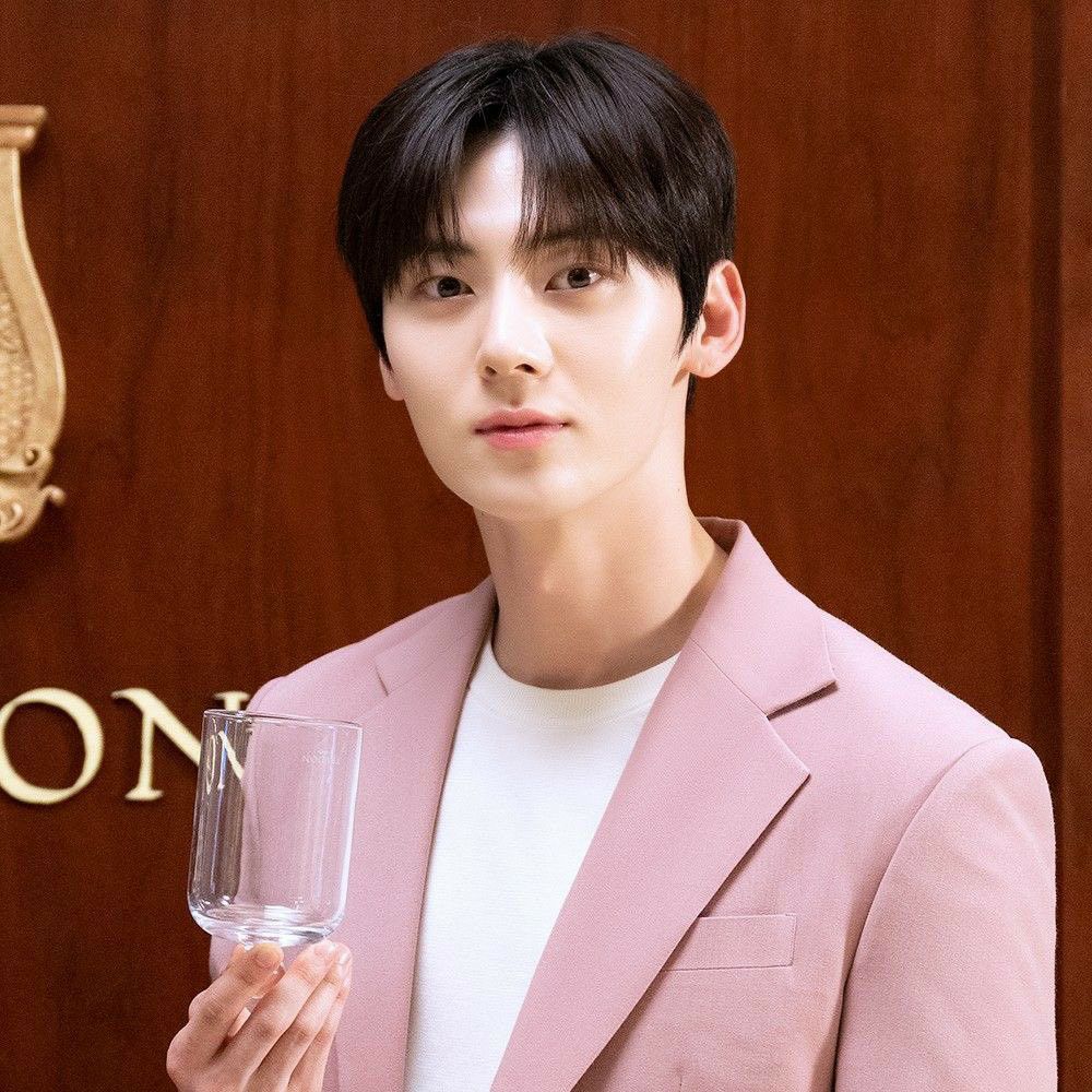 Recent activity shot of Hwang Minhyun