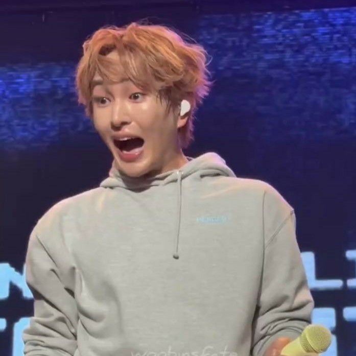 A moment captured by Onew (SHINee)'s fan