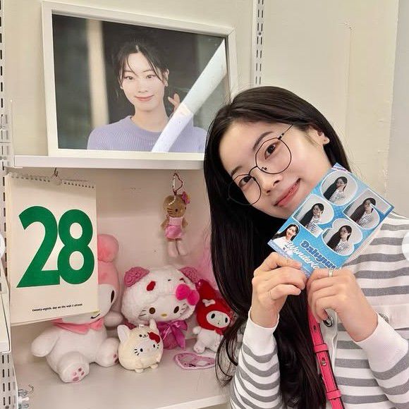 Behind-the-scenes cut of Dahyun (TWICE)