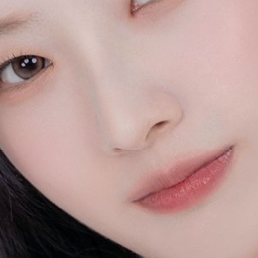 Recent activity shot of HaSeul (ARTMS)