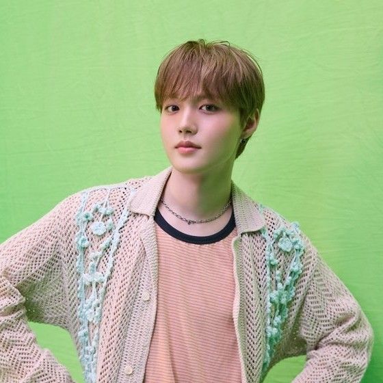 Latest photo of Doyoung (TREASURE)