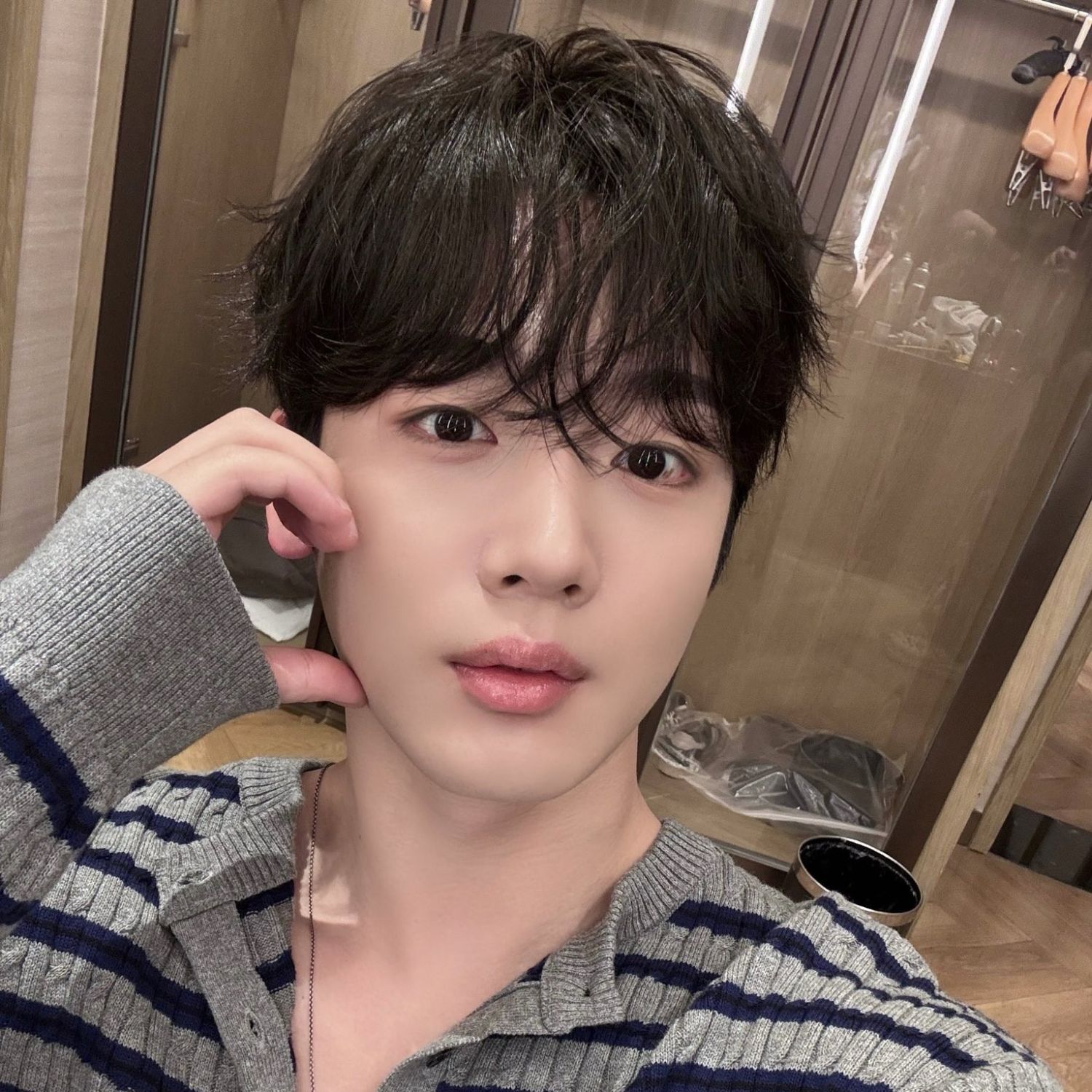 Behind-the-scenes cut of Kim Yohan (WEi)
