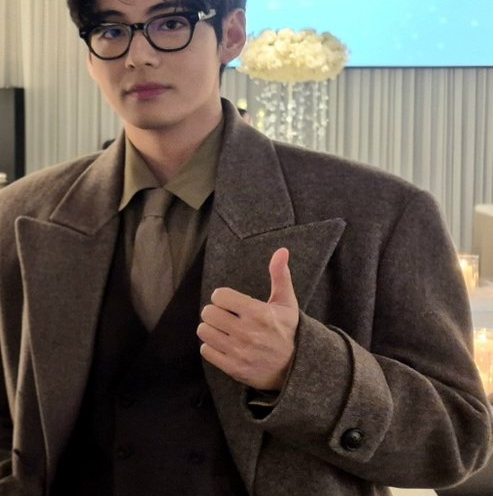 뷔 (방탄소년단) 최근 활동샷