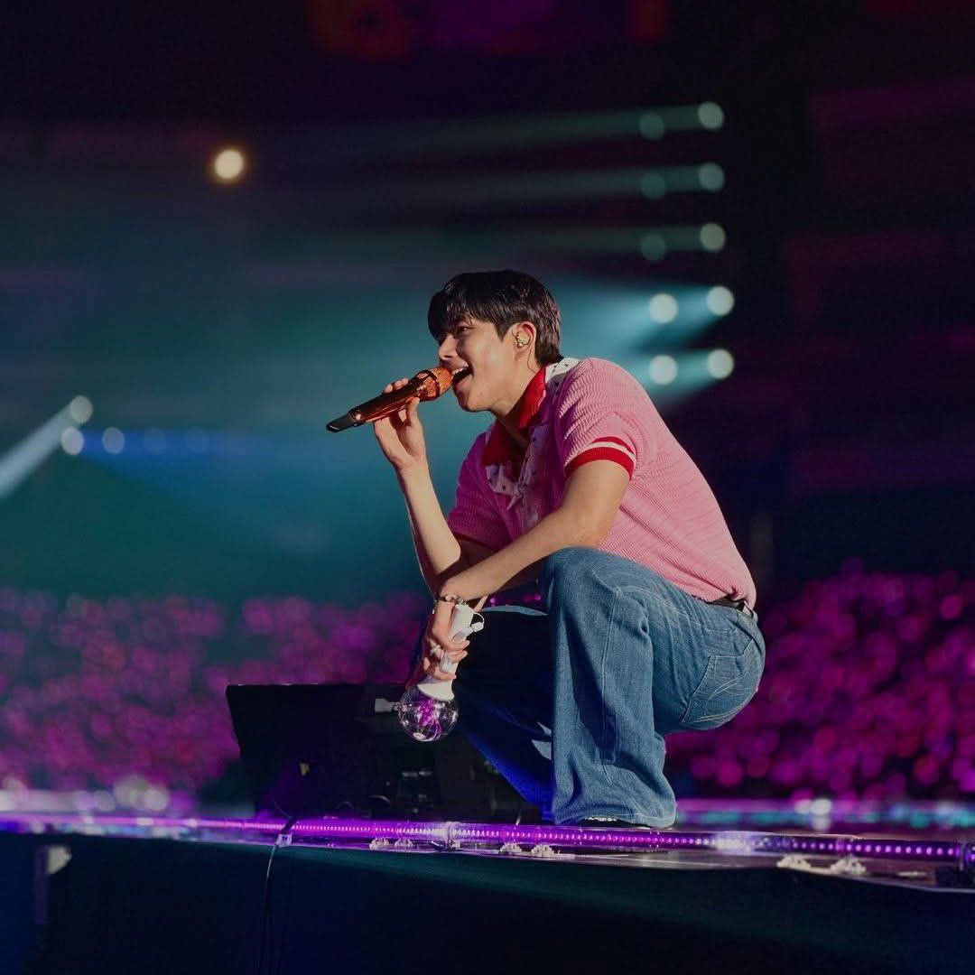 A moment captured by MJ (ASTRO)'s fan