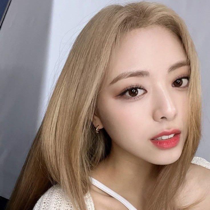 ユナ (ITZY)の最新写真