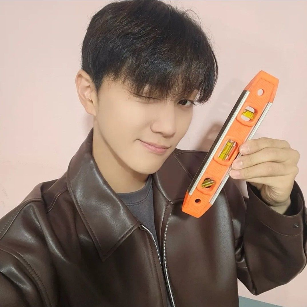 Behind-the-scenes cut of Hong Joochan (GoldenChild)