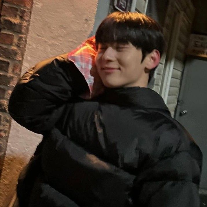 Behind-the-scenes cut of Hwang Minhyun