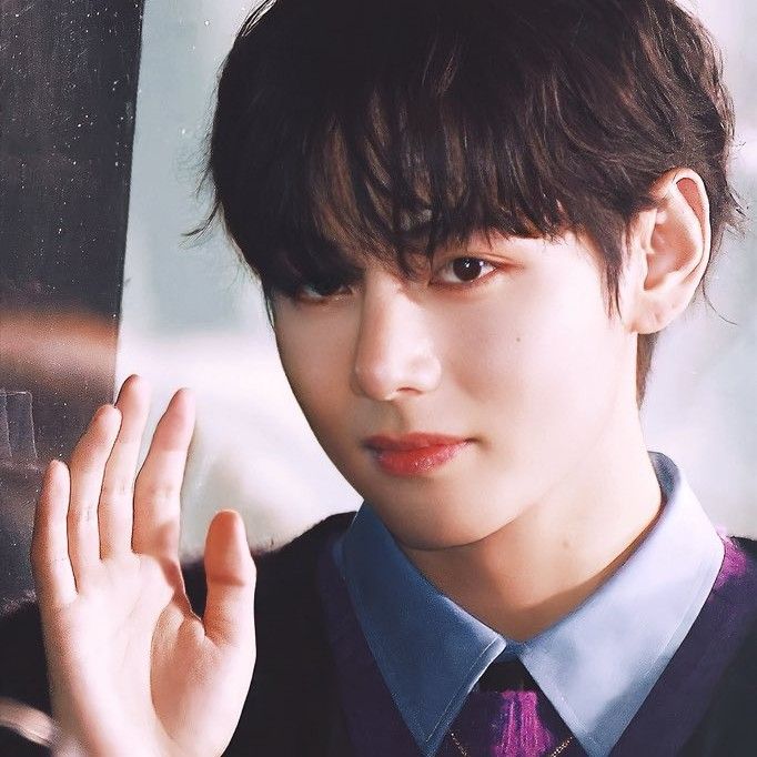 Behind-the-scenes cut of V (BTS)