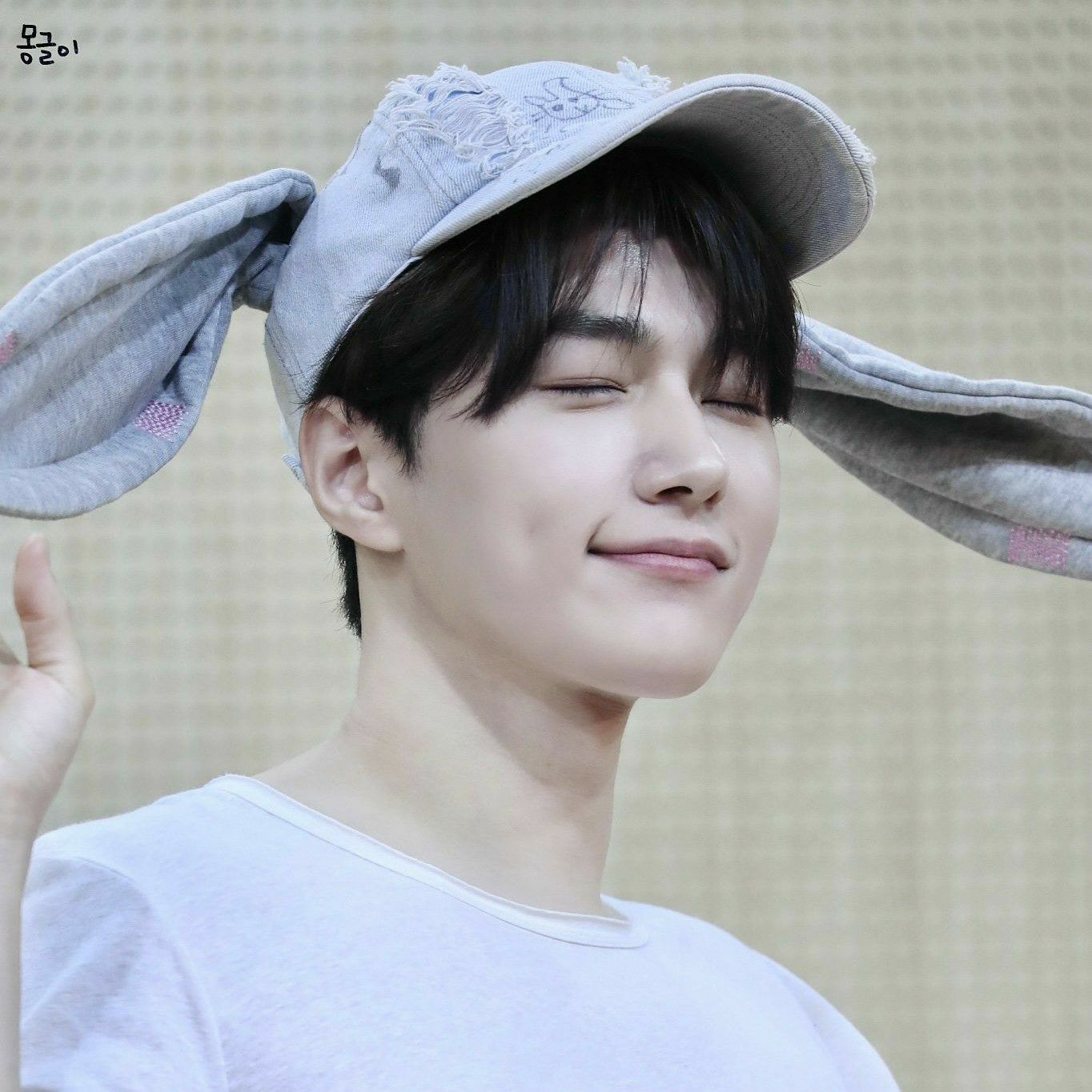 Behind-the-scenes cut of L (INFINITE)