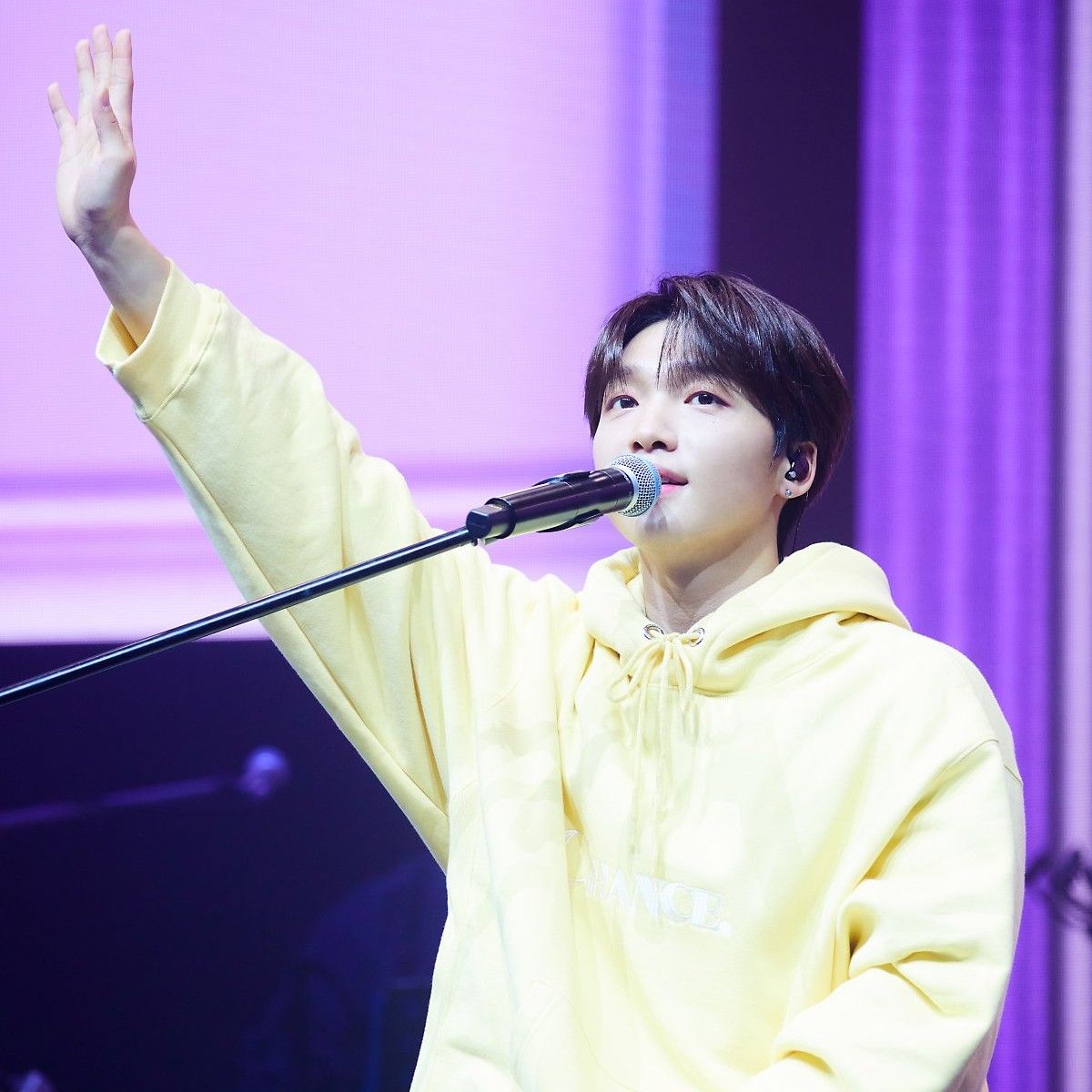 A moment captured by Jeong Sewoon's fan